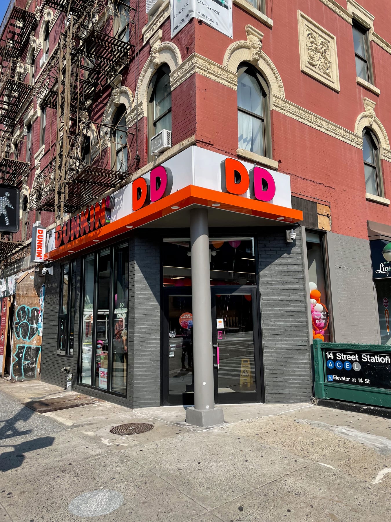 Dunkin' in Chelsea, New York, interior view 2, designed by Zelta Design