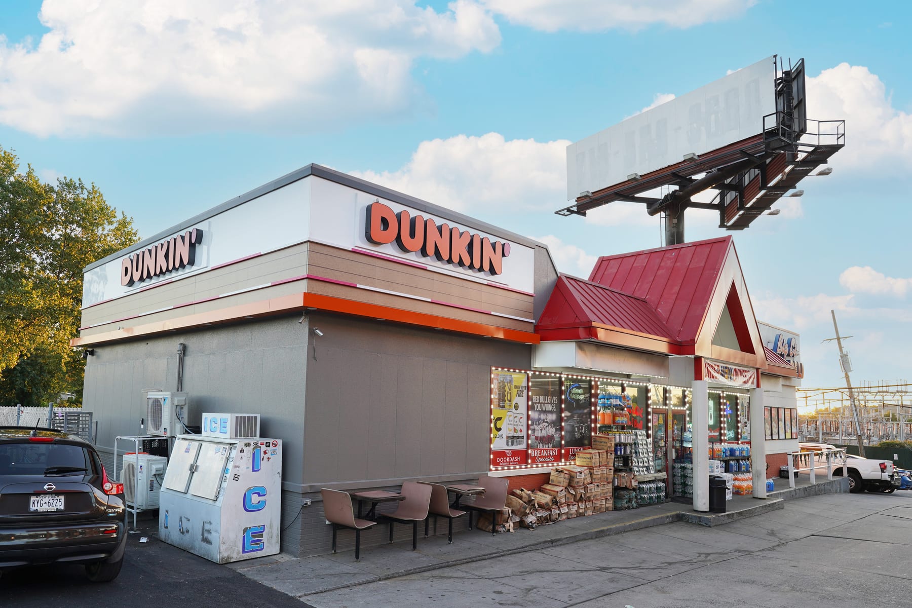 Dunkin' in Staten Island, New York, interior view 4, designed by Zelta Design