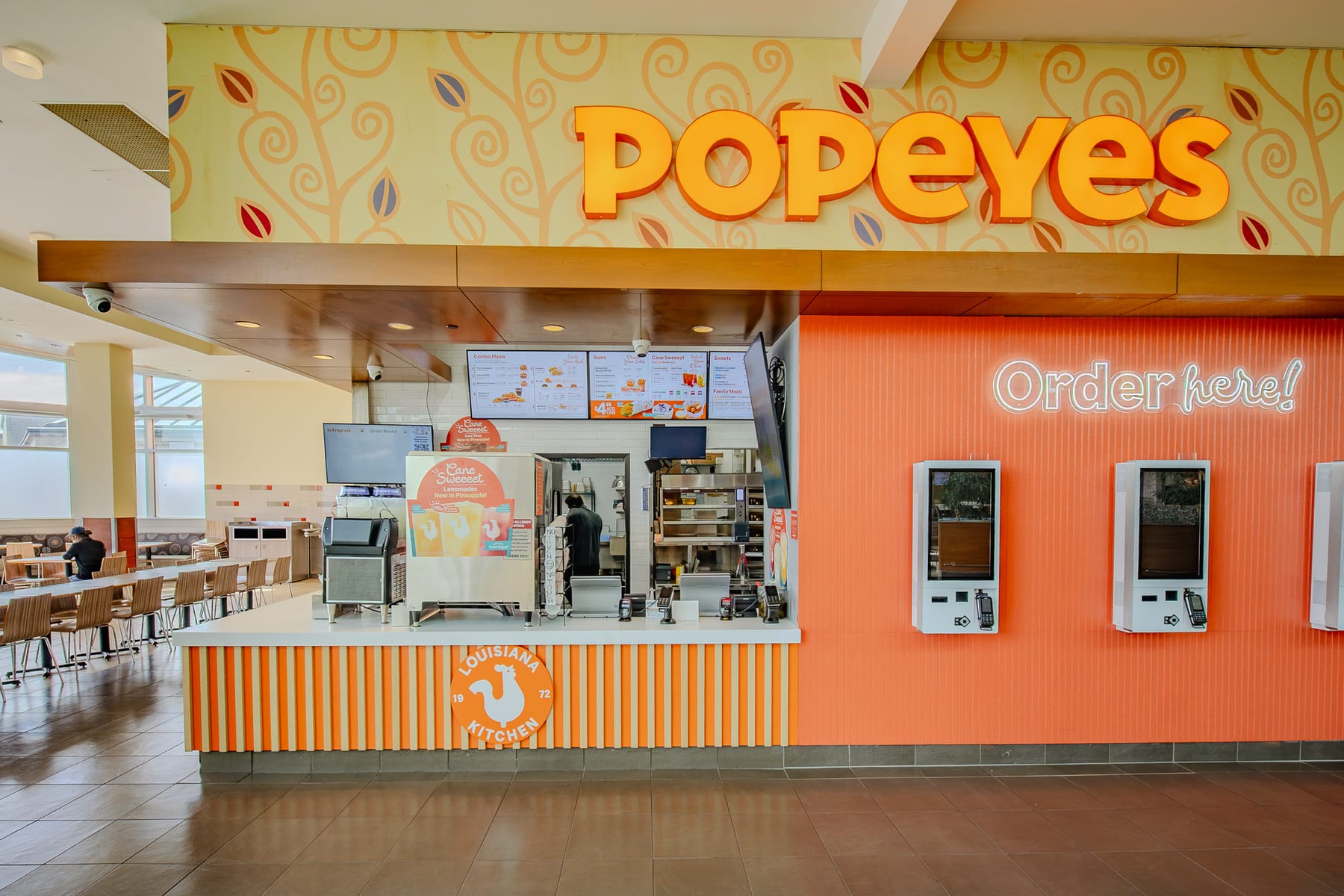 Popeyes in Bridgewater, New Jersey, interior view 4, designed by Zelta Design